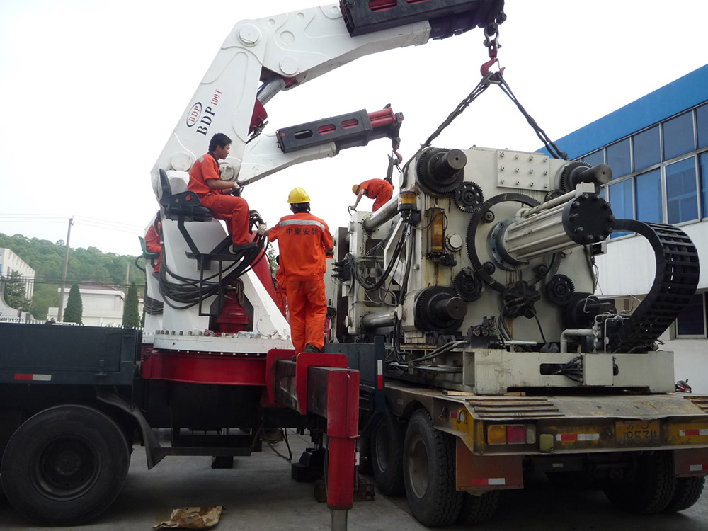 注塑機設(shè)備搬運吊裝